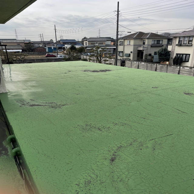 ひび割れのある陸屋根